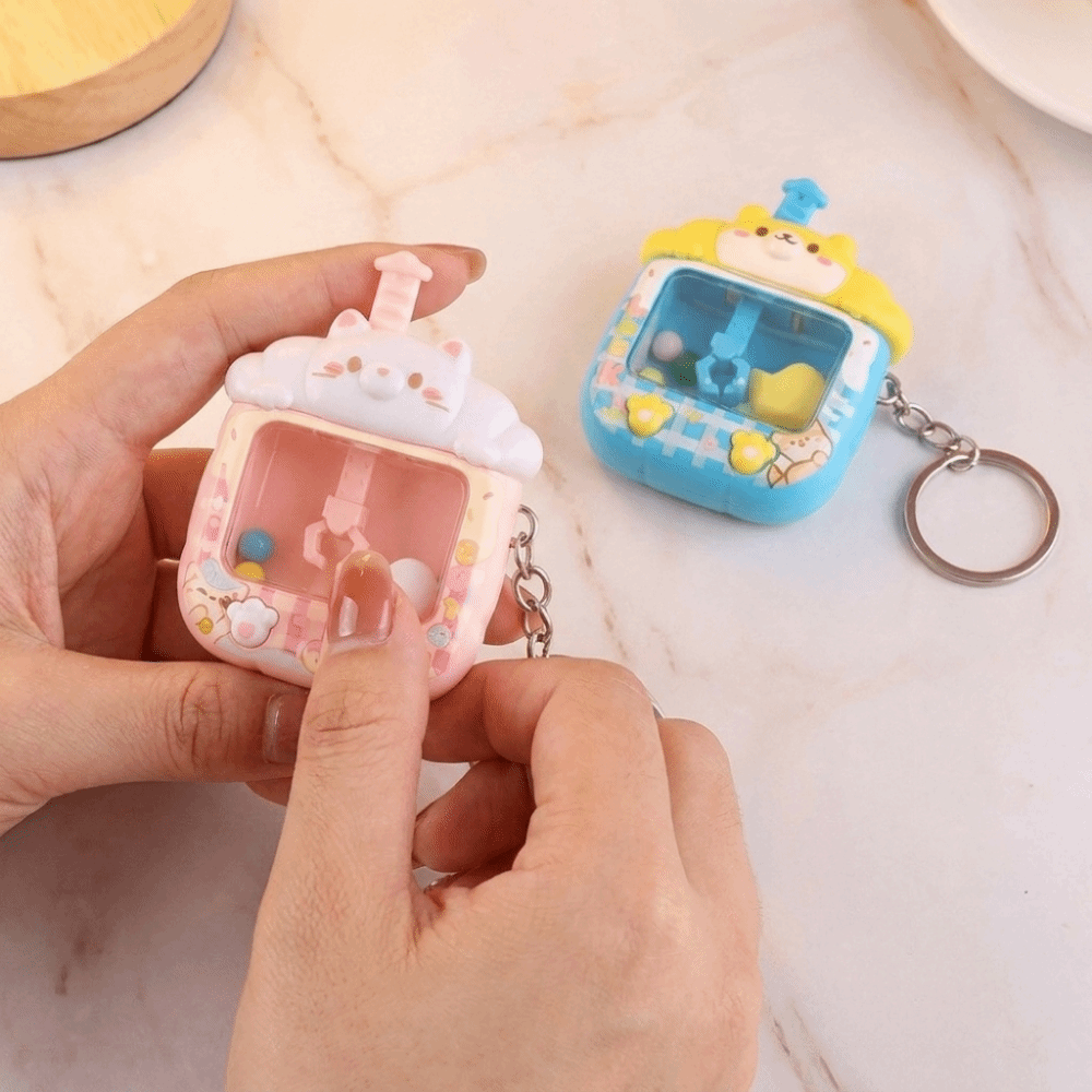 プラスチック製のボールキャッチャーマシン型キーホルダー。小さ - Arcade Games & Vending Llc のレビューと価格